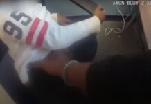 Muuqaal tusinaya sida canug yar oo shan jir ah ay booliska Mareykanka ugu jeesjeesayaan