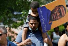 Dilkii George Floyd: Derek Chauvin oo xabsi lagu xukumay