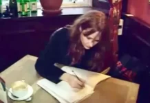 Qoraagii mar nolosha ka quusatay ee bilyan dheerka noqotay