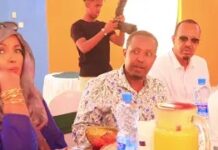 Xoghayaha dawlada hoose ee Berbera ayaa munaasibad qado sharafa u sameeyay fanaanada Nimco Yaasiin