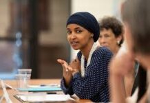 Xildhibaanad Ilhaan Cumar Oo Sanadkan Kursigeeda Isha Lagu Wada Hayo…