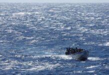 68 tahriibe oo laga badbaadiyay badda Atlaantiga