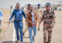 Muxuu yahay ninkaan laga soo qabtay Kenya ee loo gacan galiyay Puntland?