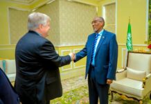 Madaxweynaha Somaliland, Muuse Biixi Cabdi ayaa maanta qasriga Madaxtooyada ku qaabiley Safiirka Dalka Maraykanka Amb. Richard H. Riley oo uu wehelinaayo Taliyaha Taliska Ciidammada