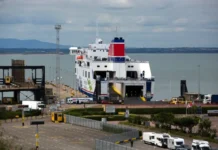 Dhalinyaro la sheegay inay Soomaali ka mid yihiin oo kunteenar laga dhex helay gudaha Ireland