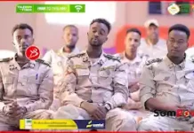 Taliyaha Ciidanka Ilaalada xeebaha JSL Admiral Axmed Hure Haariye ayaa tababar ufuray saraakiil ka t